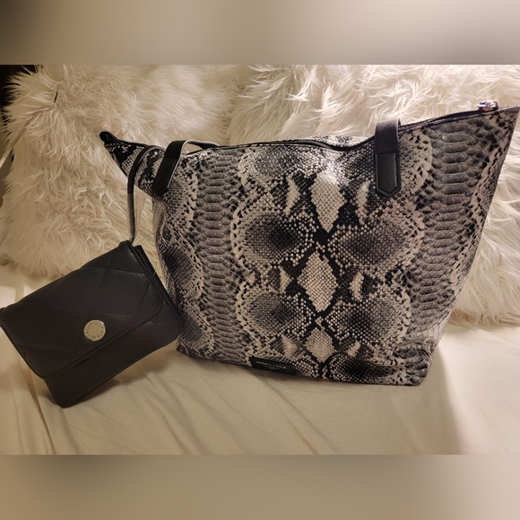 Kendall & Kylie Handbags - NWT Kendall + Kylie Handbags with pouch
